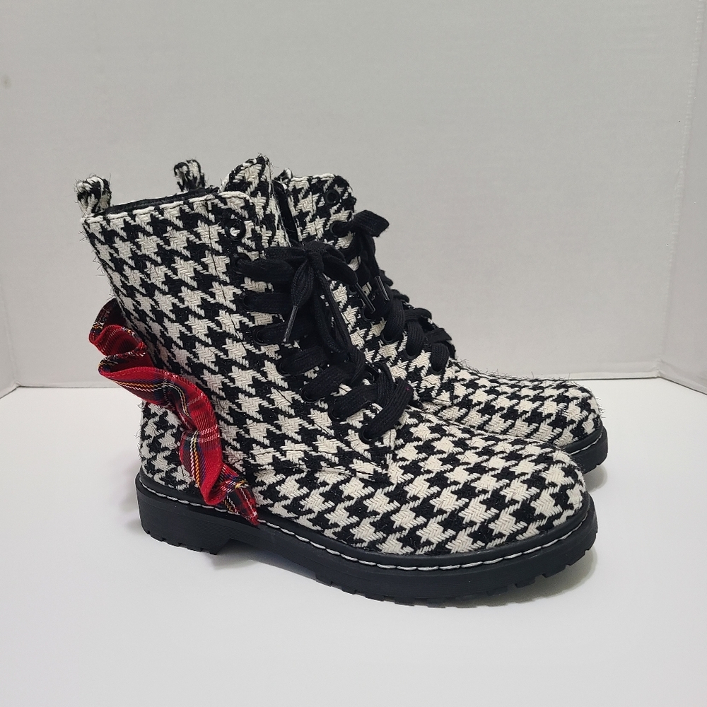 Torrid Betsey Johnson Houndstooth Combat Ruffle Boot Size 8W‎
